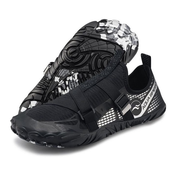 Aqua Speed Schwimmschuhe LACERTO Gr. 43 – Schwarz/Silber + Handtuch Wasserschuh (Leichte Aquaschuhe – vielseitig tragbar & pl