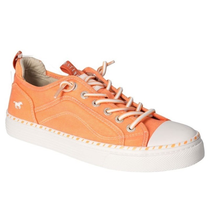 Mustang Shoes Slip-On Sneaker, Slipper, Schlupfschuh, Freizeitschuh mit farbiger Sohleneinfassung