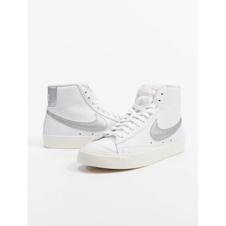 Nike Blazer Mid Sneaker