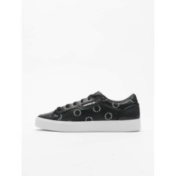 adidas Originals Sleek Sneaker
