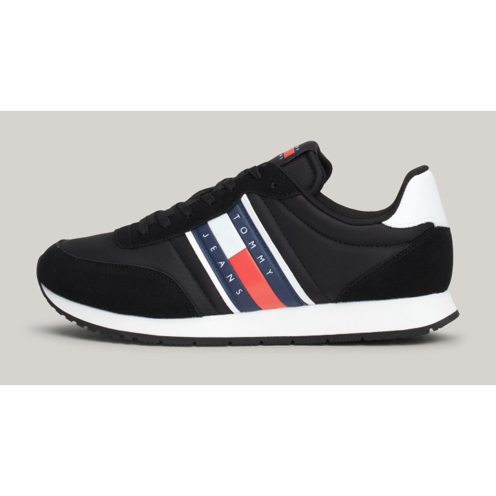 Tommy Jeans Sneaker "TJM RUNNER CASUAL ESS", Freizeitschuh, Halbschuh, Schnürschuh mit seitlicher Logoflagge