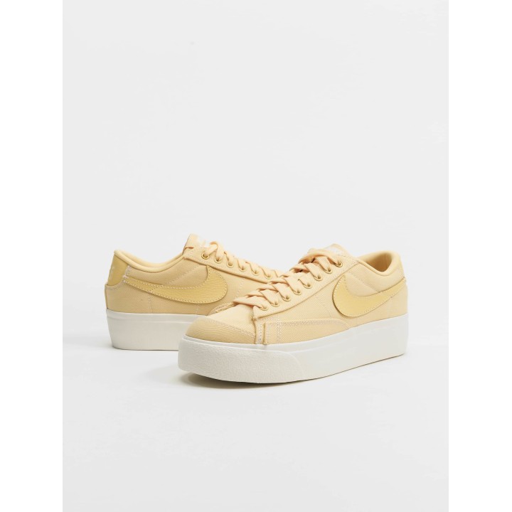 Nike Blazer Low Platform Cnvs Sneaker