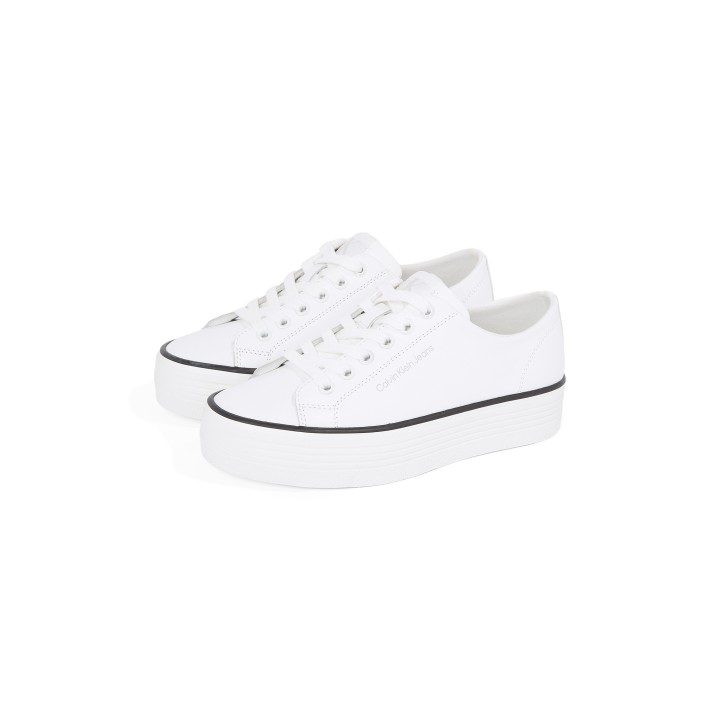 Calvin Klein Jeans Sneaker "BOLD VULC FLATF LOW LTH IN", Halbschuh, Schnürschuh, Freizeitschuh mit CK-Logo an der Ferse