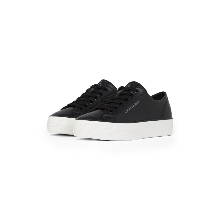 Calvin Klein Jeans Sneaker "BOLD VULC FLATF LOW LTH IN", Halbschuh, Schnürschuh, Freizeitschuh mit CK-Logo an der Ferse