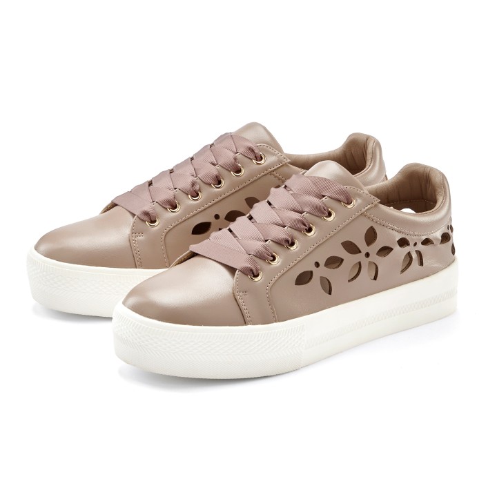 LASCANA Sneaker, mit kleinen Cut-Outs, Schnürhalbschuhe, Freizeitschuhe VEGAN