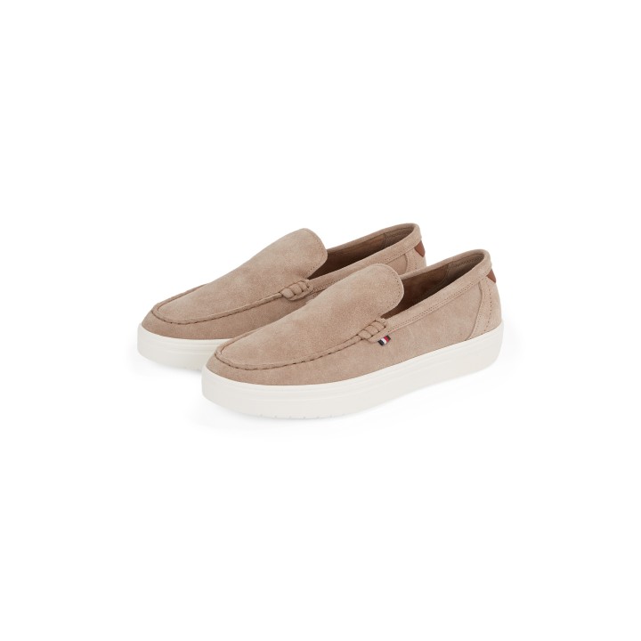 Tommy Hilfiger Slipper "MODERN LIGHT HYBRID SUEDE LOAFER", Plateau, Schlupfschuh, Freizeitschuh, Halbschuh mit Label