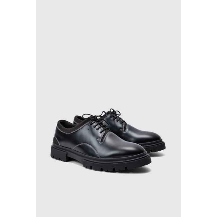 Schwarze Kunstleder-Schuhe mit Kontrast-Naht - 42, Schwarz