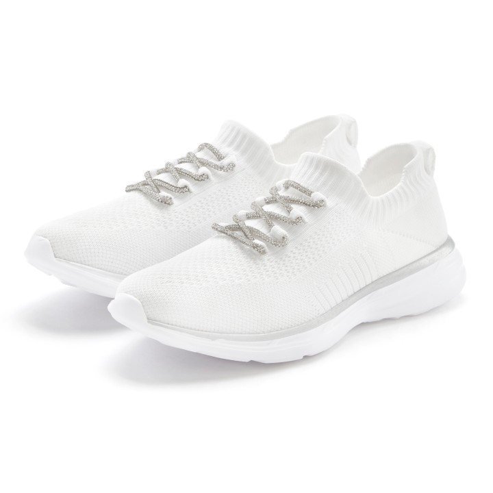 LASCANA Sneaker, mit modischer Glitzerschnürung VEGAN