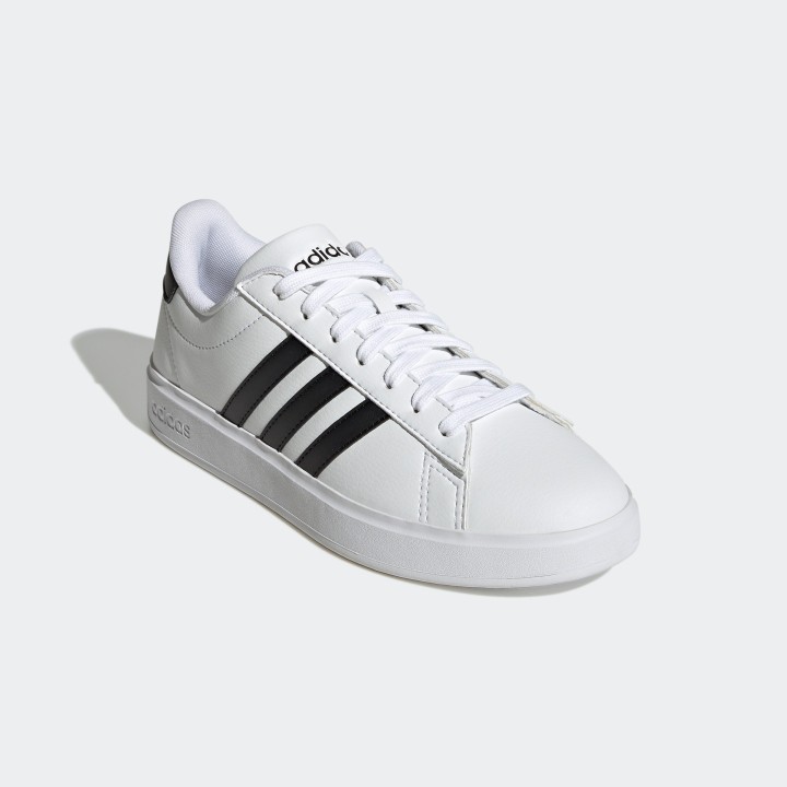 adidas Sportswear Sneaker "GRAND COURT CLOUDFOAM LIFESTYLE COURT COMFORT", Design auf den Spuren des adidas Superstar