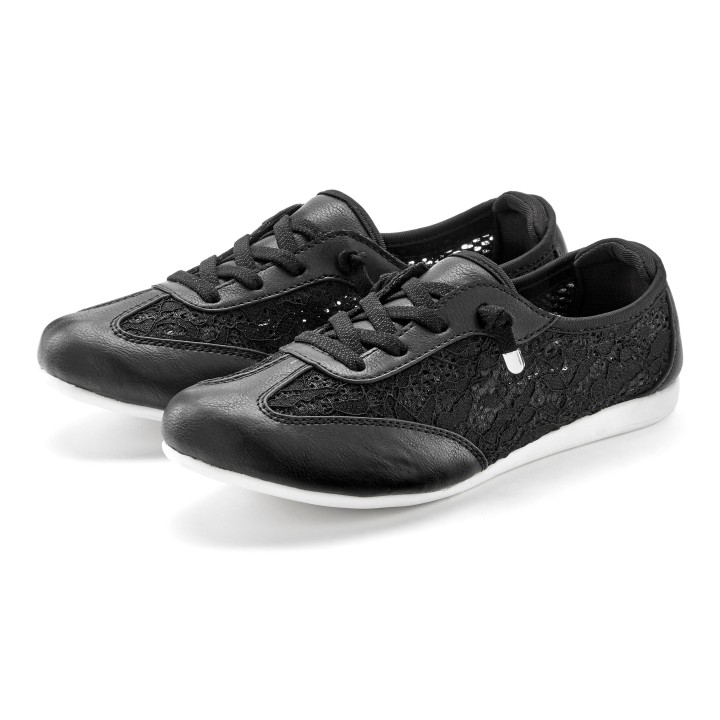 LASCANA Sneaker "Slip In Sneaker, Freizeitschuh, Halbschuh", mit modischen Spitzendetails VEGAN