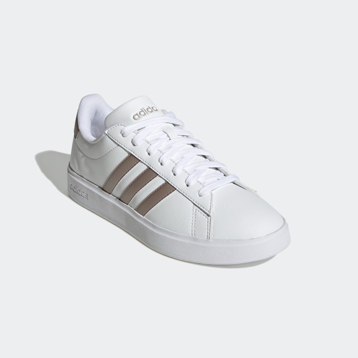 adidas Sportswear Sneaker "GRAND COURT CLOUDFOAM LIFESTYLE COURT COMFORT", Design auf den Spuren des adidas Superstar