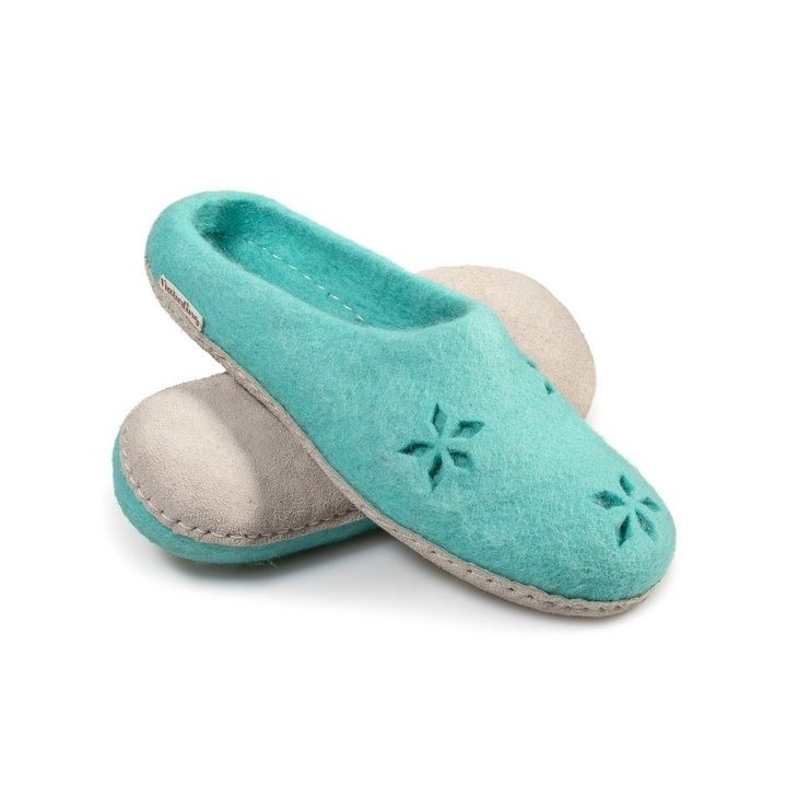 naturling Filz Pantoffel Hausschuh (mit floralem Muster) mit bequemer Ledersohle