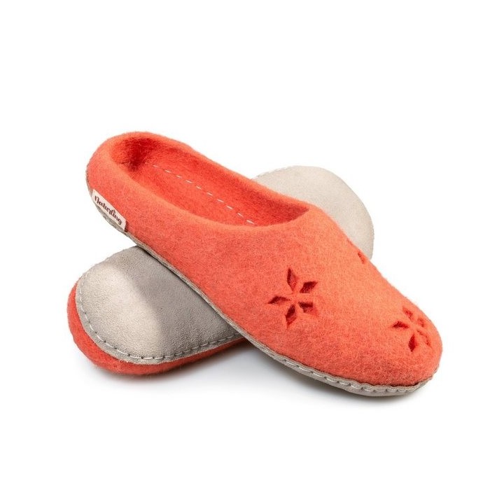 naturling Filz Pantoffel Hausschuh (mit floralem Muster) mit bequemer Ledersohle