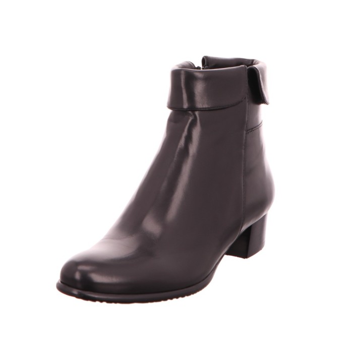 Everybody BRITTNEY schwarz 40