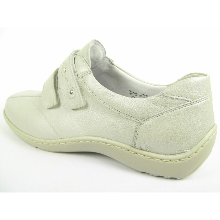 - Henni - 247-40-7218 5,5