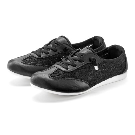 LASCANA Sneaker »Slip In Sneaker, Freizeitschuh, Halbschuh«, mit modischen Spitzendetails VEGAN